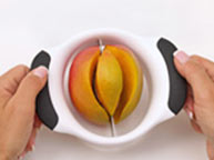 Using a Mango Splitter